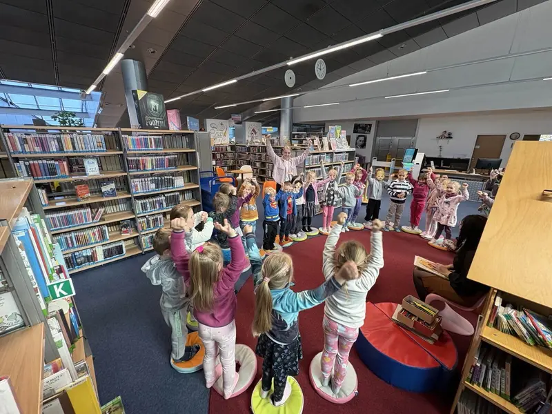 Medvídci v knihovně